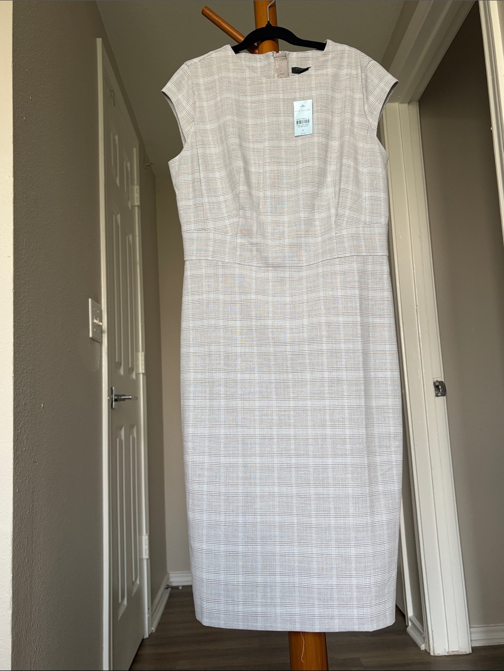 NWT 0P Ann Taylor Light  Sheath Dress